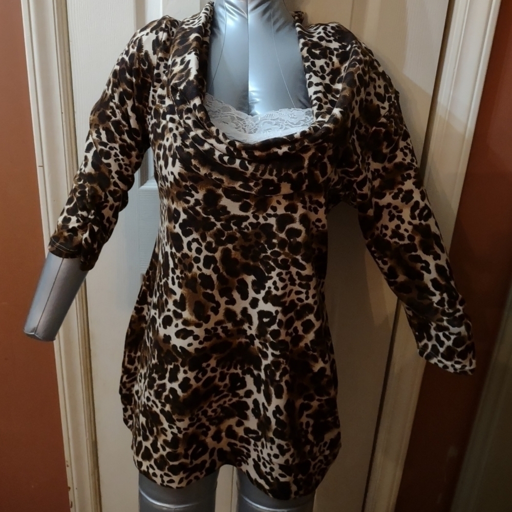 Bobbie Brooks ladies size large animal print long sleeve blouse shirt top